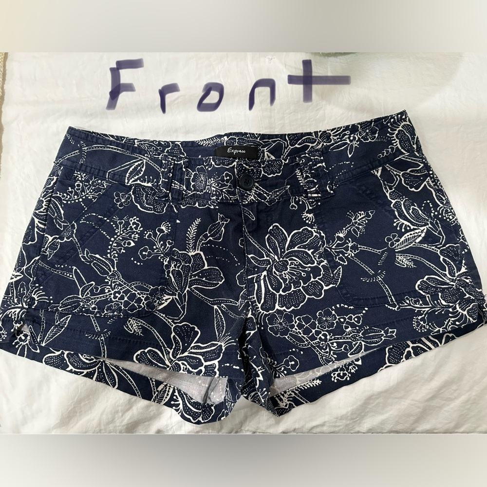 Express 10” Instream floral Navy & White shorts.